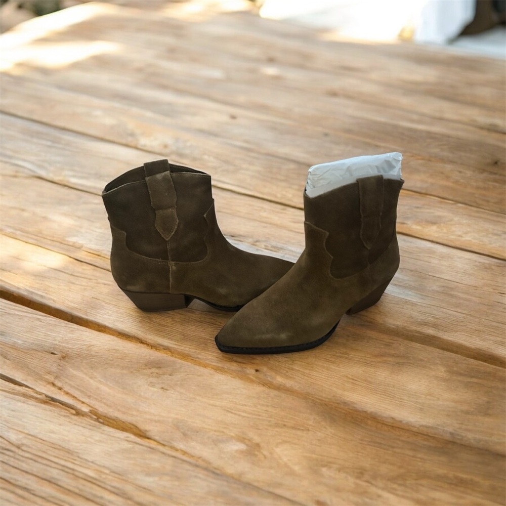 Chinese Laundry Brown Suede Boots